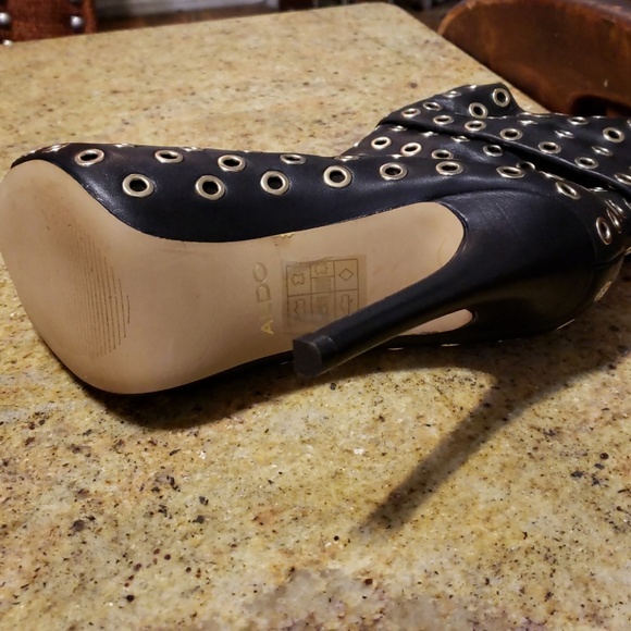 Open toe Boots - Picture 2 of 4